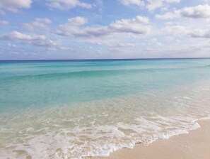 Beach - Comfy studio on downtown, 3 blocks to ocean views, calm, safe & quiet (San Miguel de Cozumel)