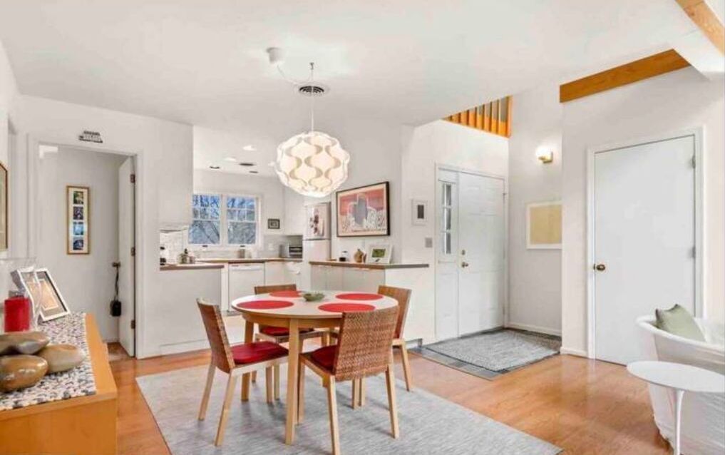 3 Bedrooms of Beachy Bayfront Bliss... PLUS VIEWS!