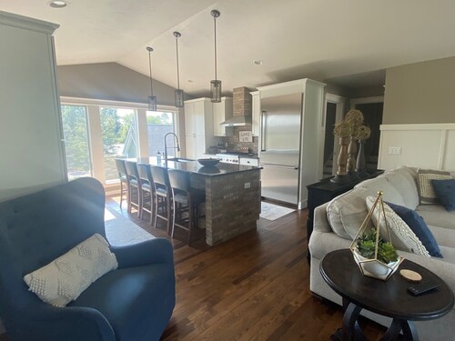Lakeside retreat: ensuite bathrooms, newly built: professionally furnished.