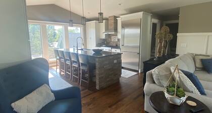 Lakeside retreat: ensuite bathrooms, newly built: professionally furnished.