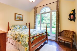 3 bedrooms, iron/ironing board, travel crib, WiFi