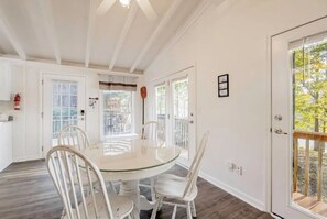 Dining - Lazy Creek Cove Cottage w EV Plug! (Chapin)