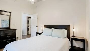 2 dormitorios, escritorio, tabla de planchar con plancha y wifi