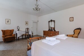 4 Schlafzimmer, Bügeleisen/Bügelbrett, WLAN, Bettwäsche