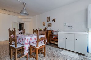 Dining - GuestHost - Lovely & Roomy Venetian Apartment x5! (Venezia)