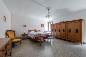 4 Schlafzimmer, Bügeleisen/Bügelbrett, WLAN, Bettwäsche