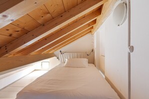 1 bedroom, WiFi, bed sheets