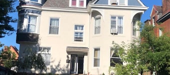 Cozy Entire Apt 3 Friendship Park free parking