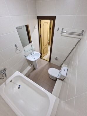 Hair dryer, bidet, towels, soap - Furnished 2 bedroom apartment in central Tashkent (Тоshkent)