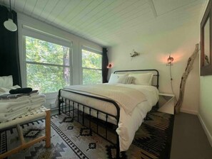 2 bedrooms, free WiFi, bed sheets