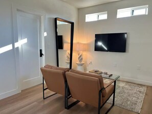 Interior - Modern Studio- Entire place to yourself! Full Kitchen/Washer/Dryer/500mbs WIFI (Los Angeles)