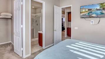 House | Premium bedding, individually decorated, individually furnished, desk