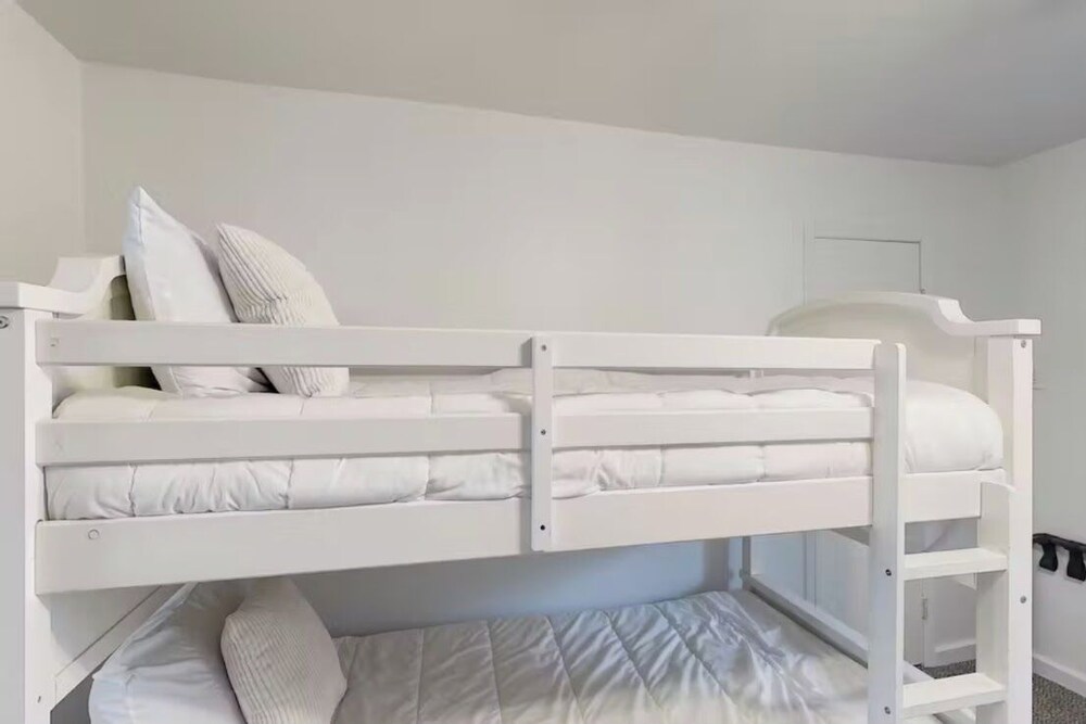 Rustic Pet Friendly 3 bedroom/2 Bathroom home near Lake Livingston