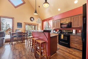 Fridge, microwave, oven, stovetop - 4BR Cabin   Hot Tub   Arcade   Trails   Terry Peak (Lead)
