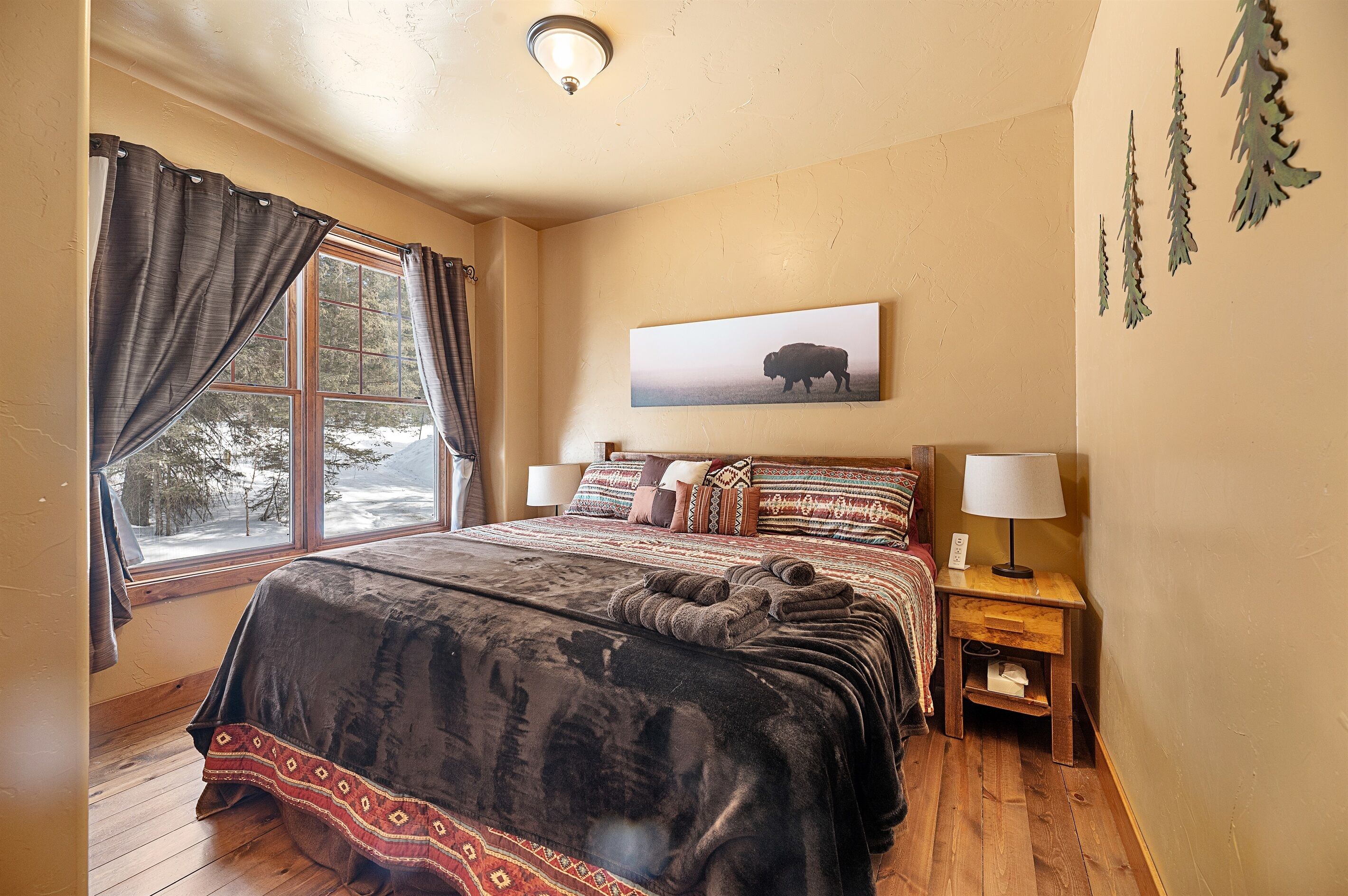 4 habitaciones, tabla de planchar con plancha y cuna de viaje 