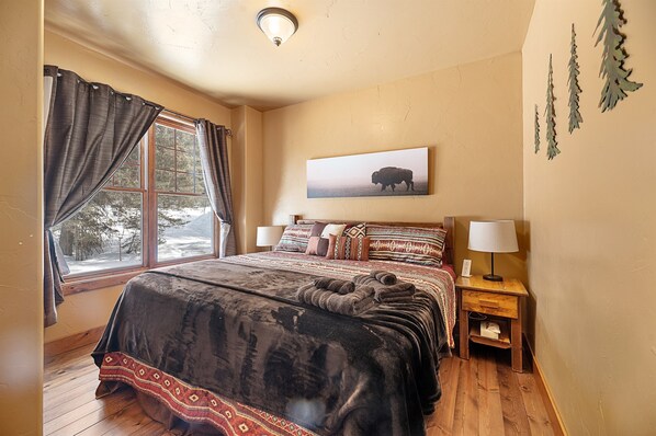 4 chambres, fer et planche à repasser, lit parapluie, Wi-Fi gratuit