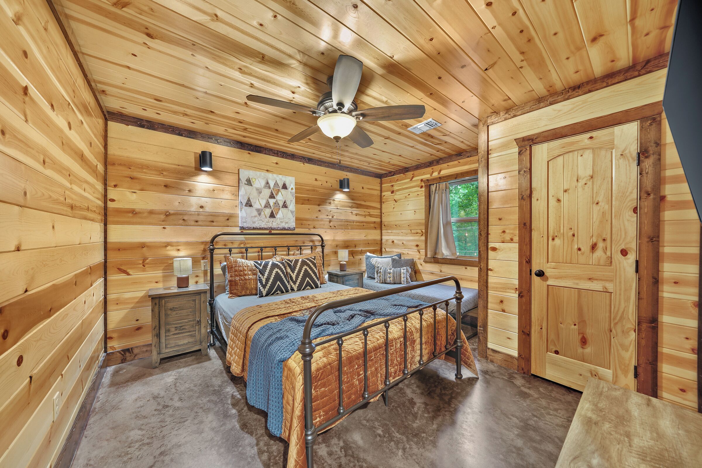 3 bedrooms, iron/ironing board, travel crib, free WiFi