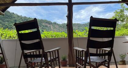 Quiet Mountain Home, 20-minute drive to Playa Dominical