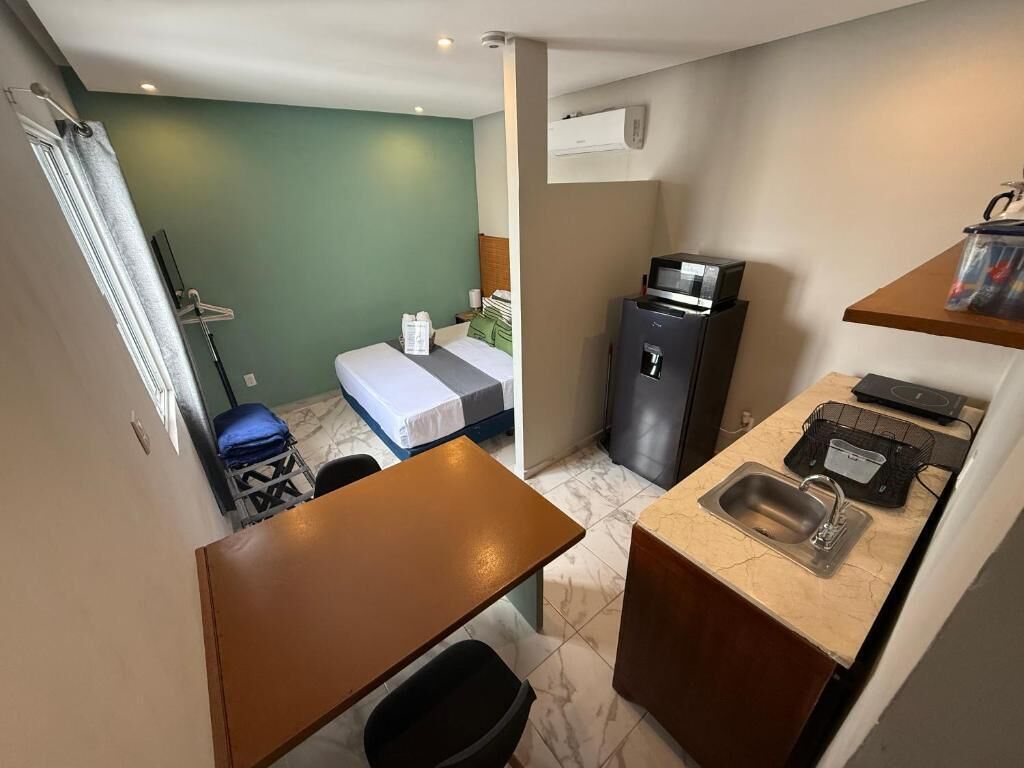 1 chambre, fer et planche à repasser, Wi-Fi gratuit, draps fournis