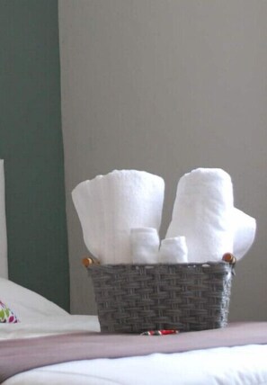 1 chambre, fer et planche à repasser, Wi-Fi gratuit, draps fournis