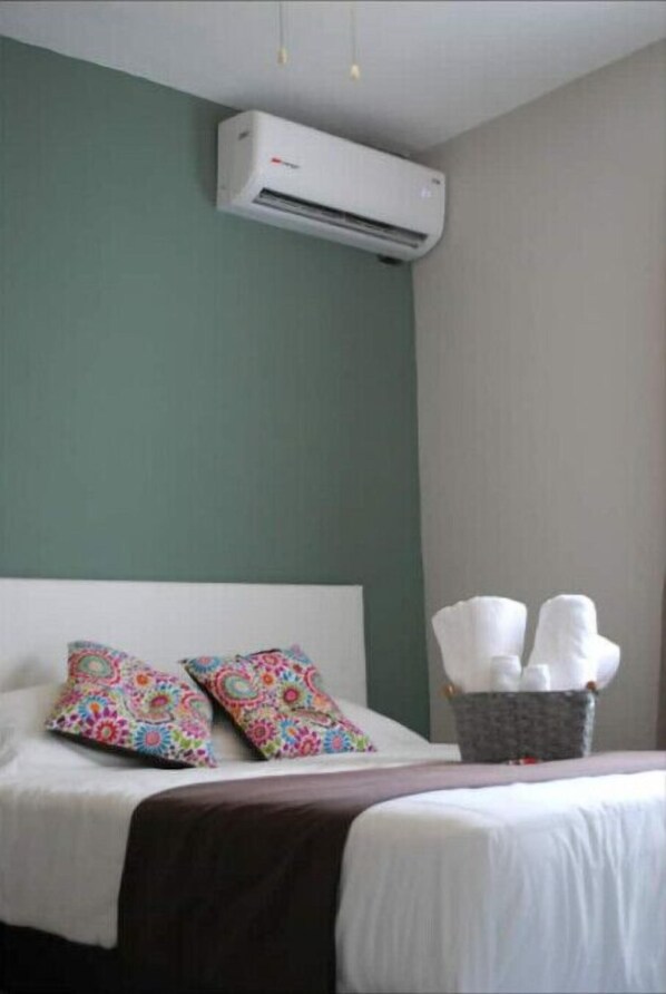 1 bedroom - Luxury at affordable +AC+Kitchen+WiFi 60MB+Bathro
(Cancún)