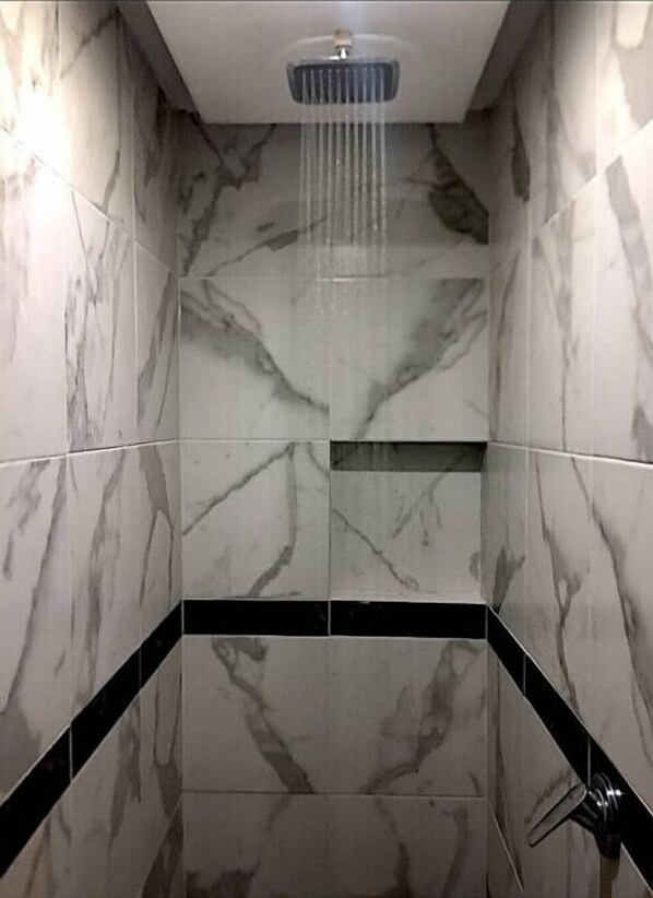 Dusj, såpe og toalettpapir