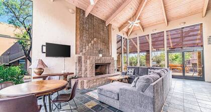 Canyon Vista 🌵INCREDIBLE VIEWS- Remodeled, Heated Pool, Spa, Hiking, Gym