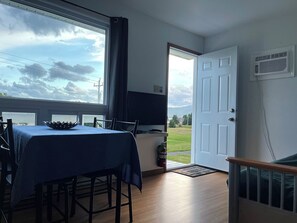 One-bedroom Cottage | Living area | 32-inch LED TV with satellite channels - Sea Breeze Cottages And Motel (Ingonish)