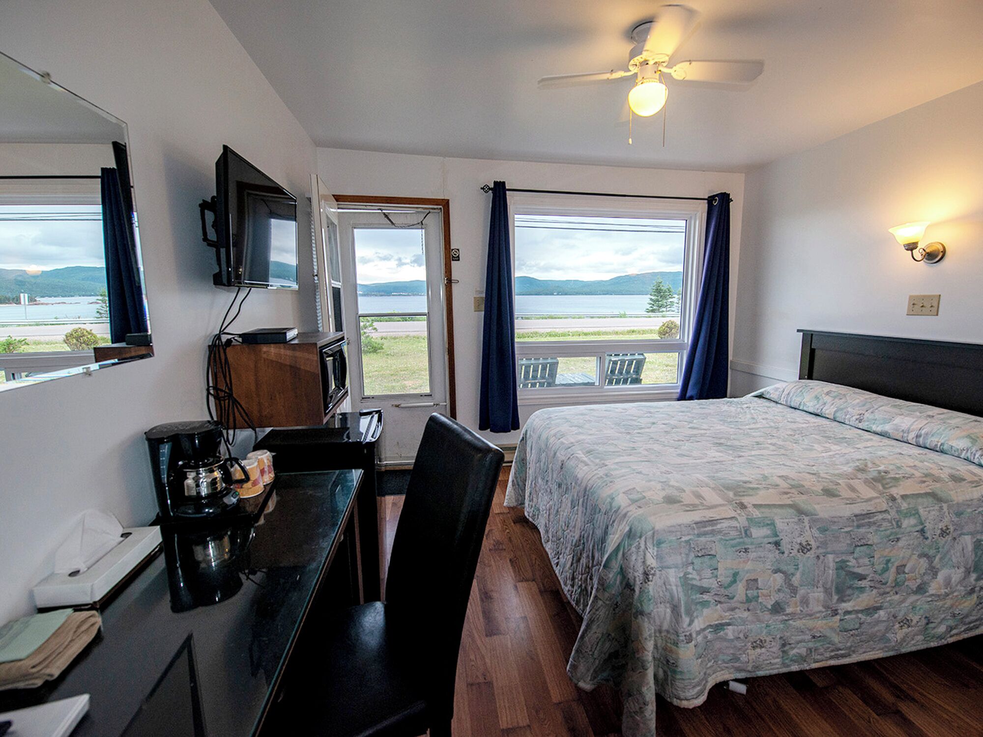 Standard Queen Room | Free WiFi, bed sheets