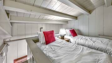 3 bedrooms, iron/ironing board, WiFi