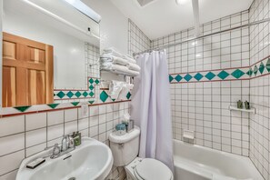 Bathroom - Mountain Family Room (Norden)