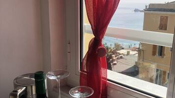 Camera Deluxe con letto matrimoniale o 2 letti singoli, 1 camera da letto, vista mare, lato spiaggia | Biancheria da letto di alta qualità