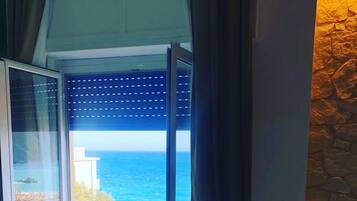 Camera Deluxe con letto matrimoniale o 2 letti singoli, 1 camera da letto, vista mare, lato spiaggia | Biancheria da letto di alta qualità