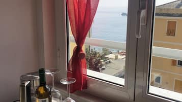 华丽双人房或双床房, 1 间卧室, 海景, 海滨 | 高档床上用品、迷你吧(备有免费物品)、客房内保险箱、特色装修