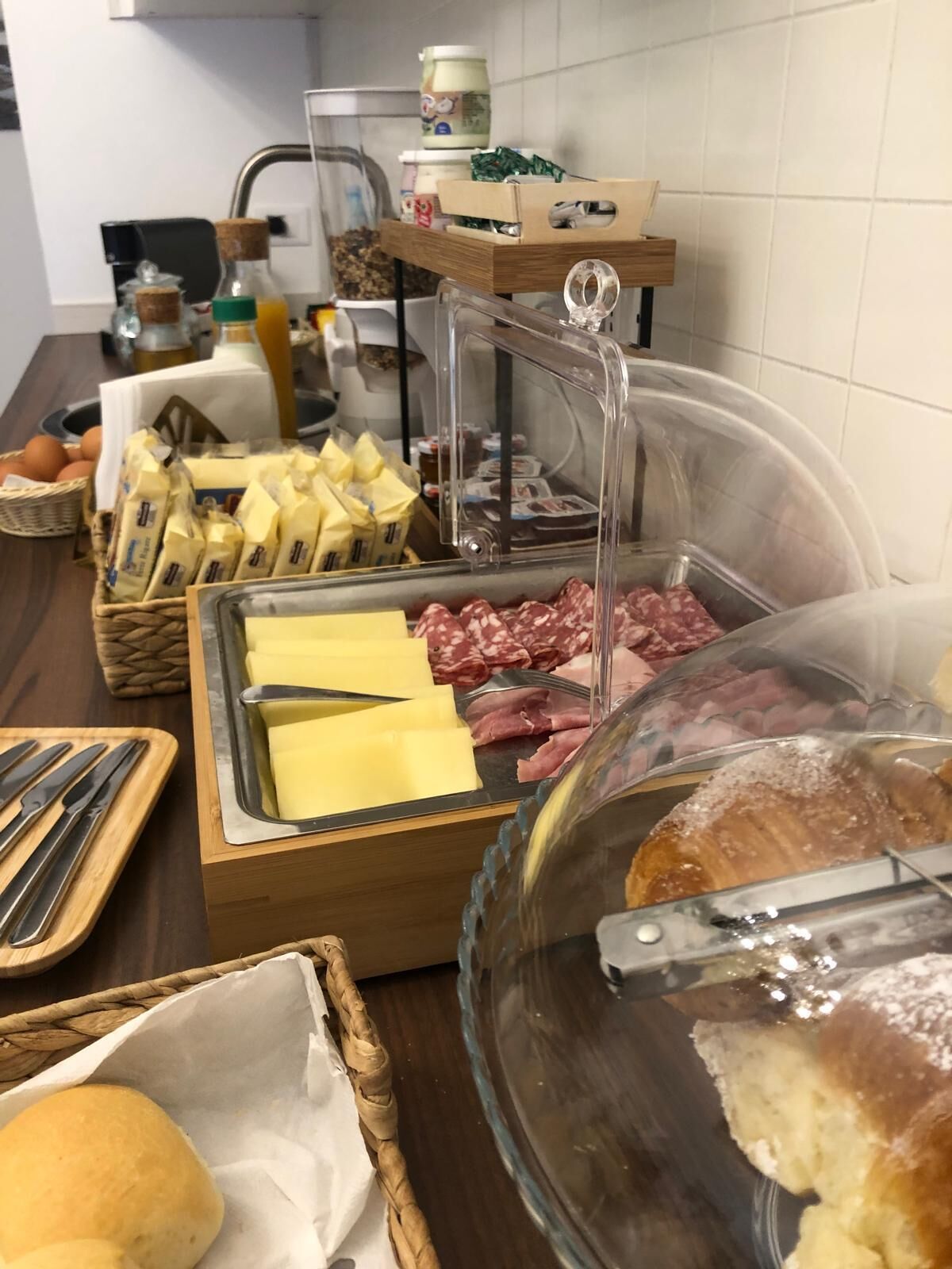 Deluxe Double or Twin Room, 1 Bedroom, Sea View, Beachside | Living area | 32-inch Smart TV with digital channels