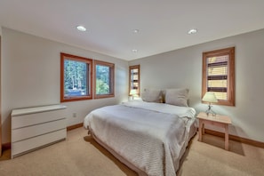 4 bedrooms, iron/ironing board, WiFi
