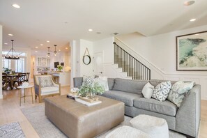 Interior - Stunning 5bdr Minutes to Beach, Pier, Restaurants Emerald Cove by Avantstay (Newport Beach)