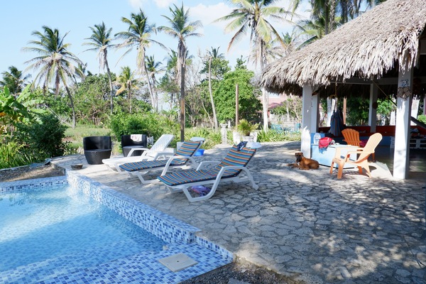 Ropa de cama hipoalergénica, cuna de viaje, wifi gratis y ropa de cama