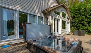 Exterior - Luxury ocean dock pool villa (North Oyster)