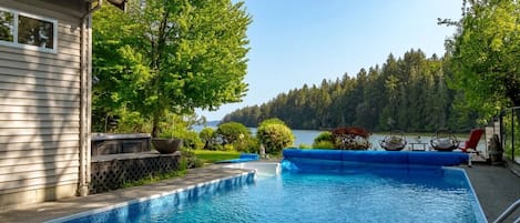 Exclusive-talo | Kylpyhuone | Hierova suihkupää, designer-hygieniatuotteet, hiustenkuivaaja, bidee