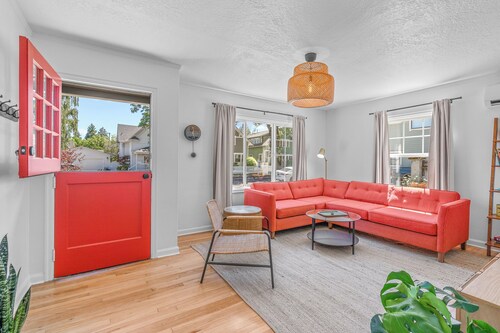 Minutes from oregon wine country and walking distance from George Fox University