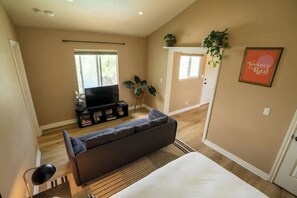 1 chambre, fer et planche à repasser, Wi-Fi gratuit, draps fournis