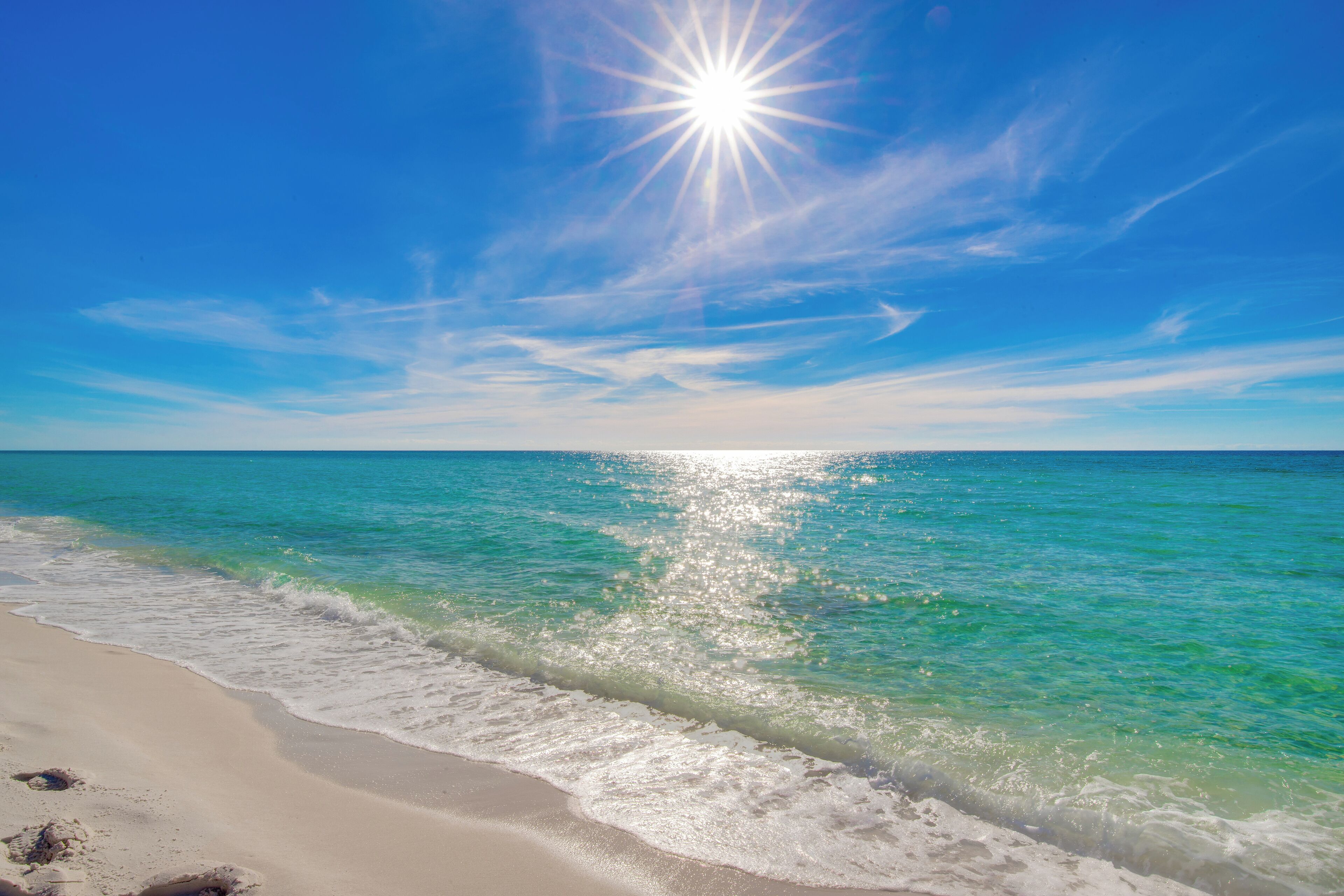 Plage, chaises longues
