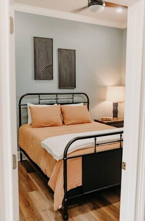 2 bedrooms, iron/ironing board, free WiFi, bed sheets
