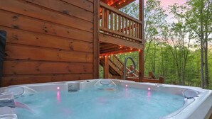 Outdoor spa tub - Upscale Morganton Cabin w/ Hot Tub & Arcade (Morganton)