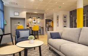 TV, offices - Quai Colbert | Charmant T2 à 2 minutes de la gare (Le Havre)