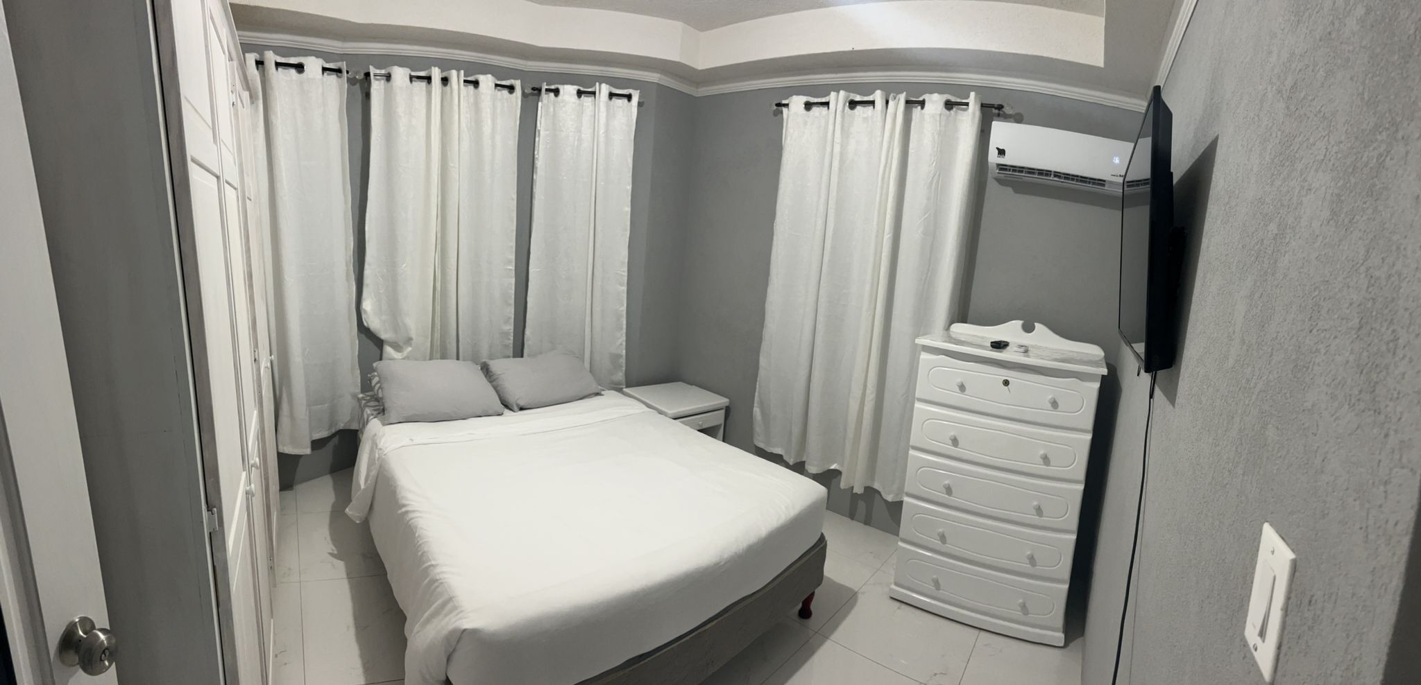 3 bedrooms, iron/ironing board, free WiFi, bed sheets