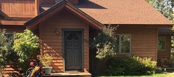 Creekside on Quigley - 3BD Private Home on trails + Hot Tub