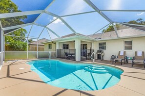 A heated pool - Heated Pool & Firepit, Peaceful and Serene - Villa Colada Cove - Roelens Vacations (Cape Coral)