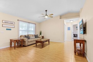 TV - Heated Pool & Firepit, Peaceful and Serene - Villa Colada Cove - Roelens Vacations (Cape Coral)